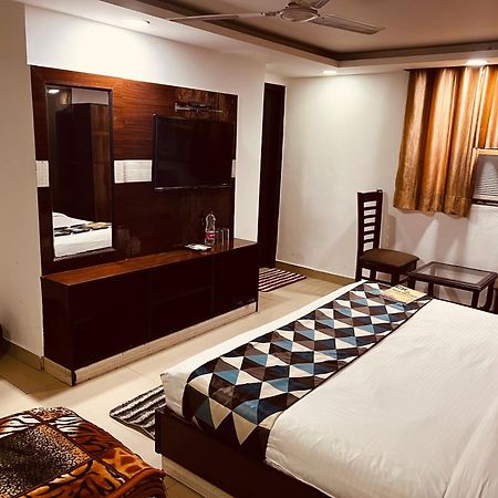Hotel Vista Premium Tark A Family Hotel Near Igi Airport Delhi New Delhi Exterior foto