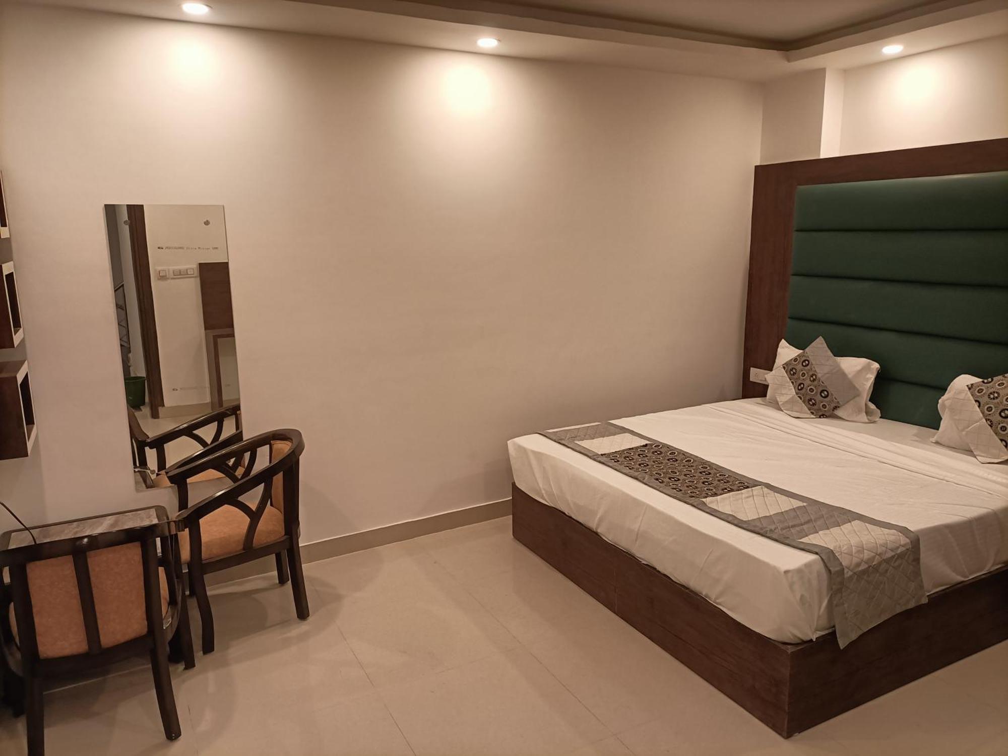 Hotel Vista Premium Tark A Family Hotel Near Igi Airport Delhi New Delhi Exterior foto